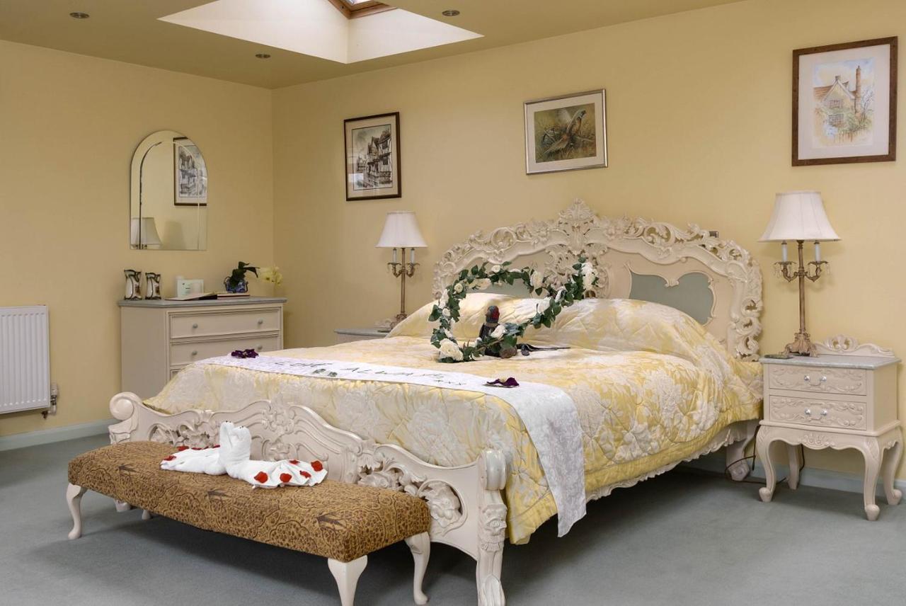 Pheasant Suites โคล์เชสเตอร์ ภายนอก รูปภาพ